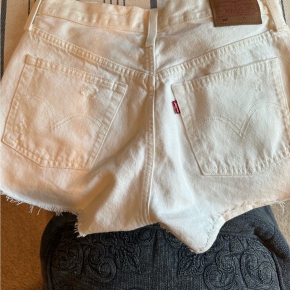Levi’s 501 cream Jean shorts size 27 - Picture 3 of 4